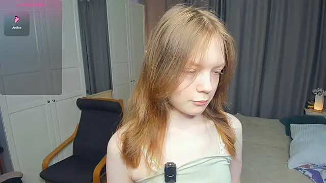 Snapshot of LavenderMitten chatting on 06-14-26, 05:41 LavenderMitten online show from 06-14-26, 05:41