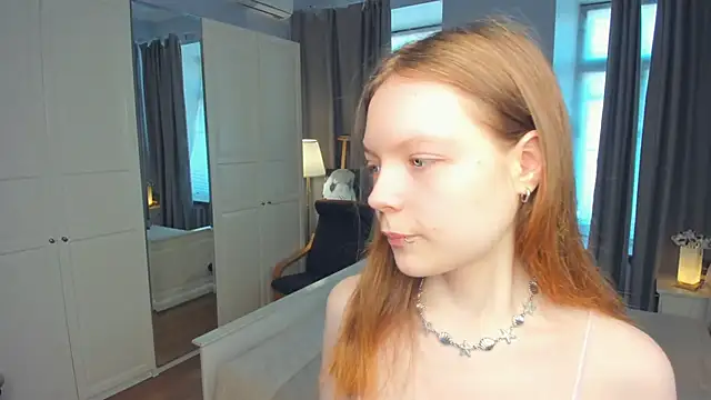 Snapshot of LavenderMitten chatting on 06-30-26, 05:40 LavenderMitten online show from 06-30-26, 05:40