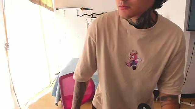 Snapshot of Your_Tao chatting on 02-15-26, 04:39 Your Tao online show from 02-15-26, 04:39