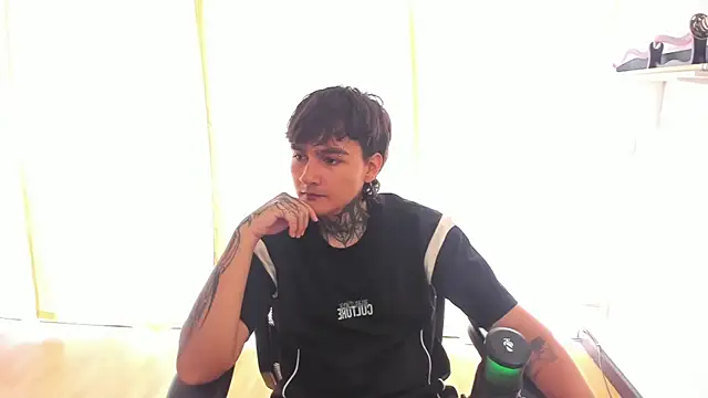 Snapshot of Your_Tao chatting on 02-11-26, 03:23 Your Tao online show from 02-11-26, 03:23