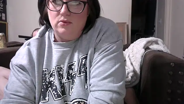 FreaksOffALeash3261 online show from 04-04-26, 11:06