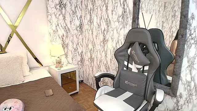 Snapshot of Annie_Thompson_ chatting on 02-23-26, 11:49 Annie Thompson online show from 02-23-26, 11:49