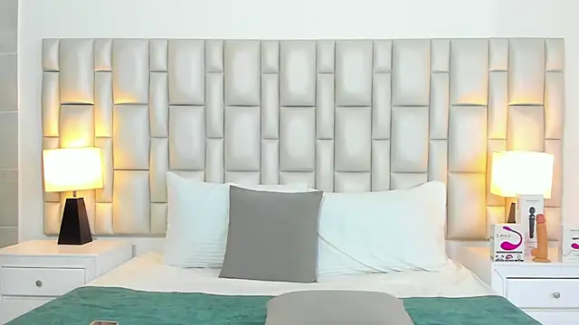 paola katy dicks online show from 10-06-25, 07:58