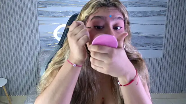 Sophie19   online show from 05-05-26, 11:57