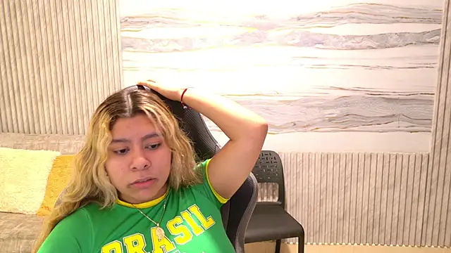Sophie19   online show from 06-01-26, 11:32