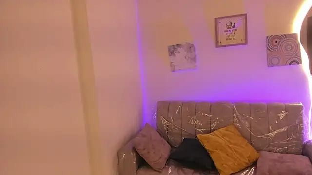 Snapshot of Afrodita_rouss chatting on 02-14-26, 08:09 Afrodita rouss online show from 02-14-26, 08:09