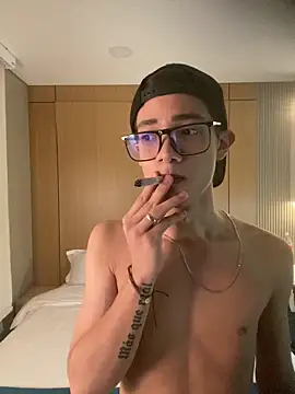 Snapshot of Santi_Princex chatting on 05-21-26, 04:21 Santi Princex online show from 05-21-26, 04:21