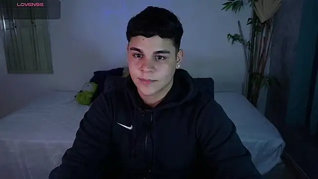 Snapshot of eithan_jonnes chatting on 02-10-26, 03:38 eithan jonnes online show from 02-10-26, 03:38