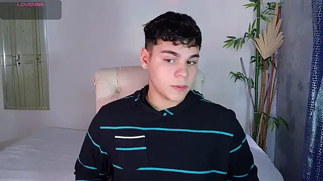 Snapshot of eithan_jonnes chatting on 02-12-26, 05:23 eithan jonnes online show from 02-12-26, 05:23