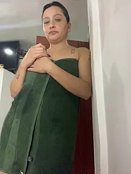 Snapshot of alana__070 chatting on 02-15-26, 01:17 alana 070 online show from 02-15-26, 01:17