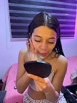 Snapshot of Deva_00 chatting on 02-14-26, 12:33 Deva 00 online show from 02-14-26, 12:33