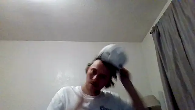 Snapshot of Tallhungandcloudy chatting on 02-11-26, 04:23 Tallhungandcloudy online show from 02-11-26, 04:23