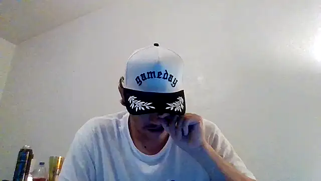 Snapshot of Tallhungandcloudy chatting on 02-19-26, 08:22 Tallhungandcloudy online show from 02-19-26, 08:22