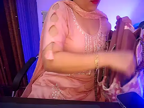 Snapshot of _chitranshi chatting on 02-21-26, 05:20 chitranshi online show from 02-21-26, 05:20