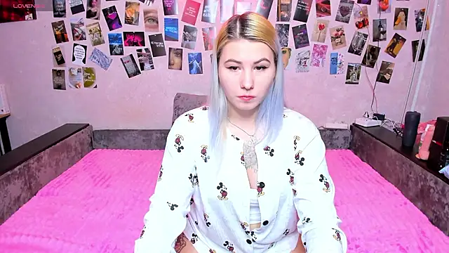 Snapshot of x_Ulya1cutex chatting on 02-18-26, 11:28 x Ulya1cutex online show from 02-18-26, 11:28