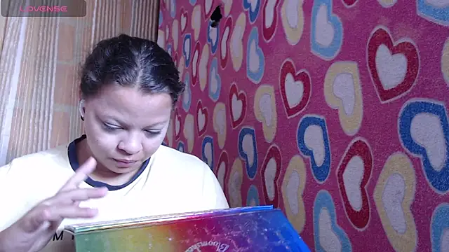 vanuslovelatina online show from 04-16-26, 07:47