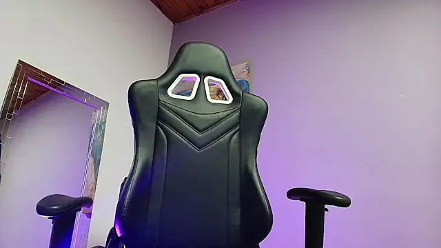 Snapshot of Noah-JONES chatting on 02-17-26, 03:37 Noah-JONES online show from 02-17-26, 03:37