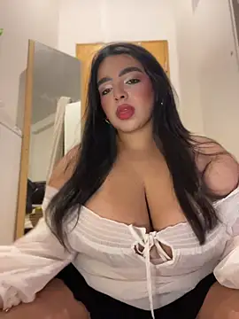 Snapshot of Mayaslow chatting on 06-20-26, 04:34 Mayaslow online show from 06-20-26, 04:34