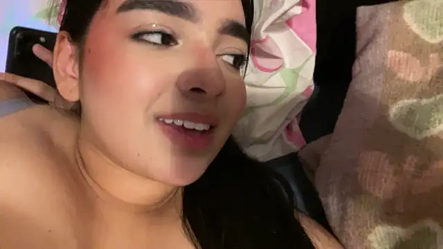 Snapshot of Mayaslow chatting on 05-17-26, 06:30 Mayaslow online show from 05-17-26, 06:30