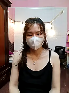 Snapshot of Trang26 chatting on 02-26-26, 12:43 Trang26 online show from 02-26-26, 12:43