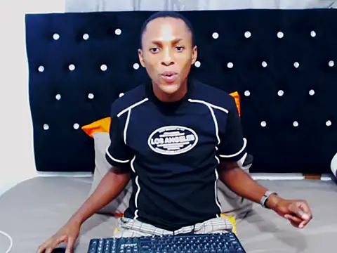 NtandoXx online show from 04-06-26, 11:06