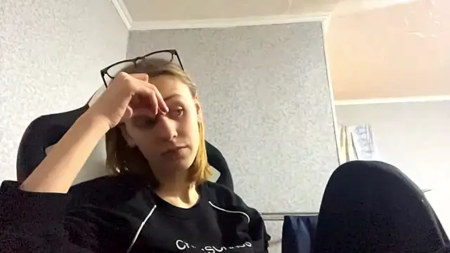 Sweety Burger online show from 02-18-26, 04:14