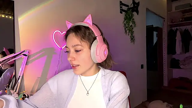 Snapshot of SlunkRear chatting on 02-16-26, 10:18 SlunkRear online show from 02-16-26, 10:18