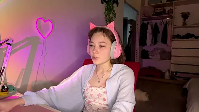 Snapshot of SlunkRear chatting on 02-18-26, 10:17 SlunkRear online show from 02-18-26, 10:17