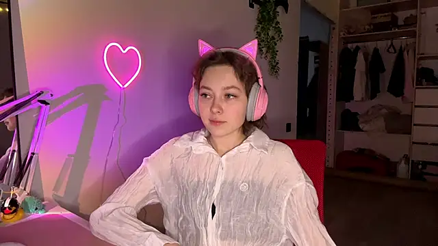 Snapshot of SlunkRear chatting on 02-15-26, 10:09 SlunkRear online show from 02-15-26, 10:09