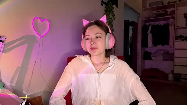 Snapshot of SlunkRear chatting on 02-19-26, 10:07 SlunkRear online show from 02-19-26, 10:07