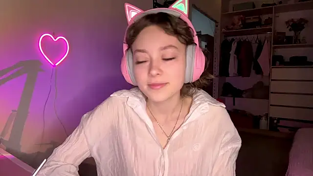 Snapshot of SlunkRear chatting on 02-28-26, 10:09 SlunkRear online show from 02-28-26, 10:09