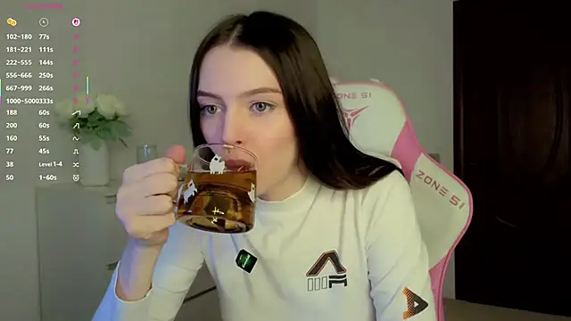 Snapshot of LizaRise chatting on 02-13-26, 12:05 LizaRise online show from 02-13-26, 12:05