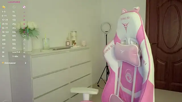 Snapshot of LizaRise chatting on 02-15-26, 12:04 LizaRise online show from 02-15-26, 12:04