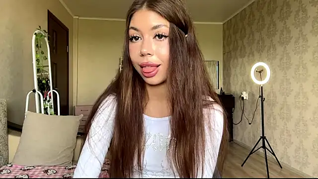 Snapshot of You_Club_Winx chatting on 06-07-26, 08:30 You Club Winx online show from 06-07-26, 08:30