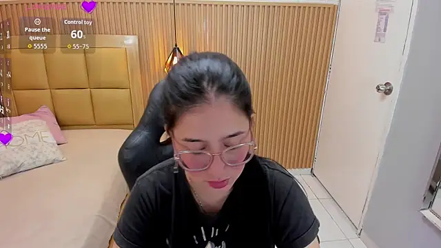 Snapshot of SAMANTHAFIORE1 chatting on 02-18-26, 12:45 SAMANTHAFIORE1 online show from 02-18-26, 12:45