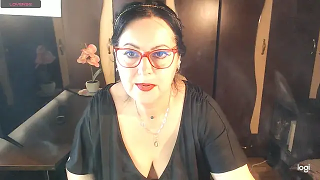 exiMIlf online show from 04-19-26, 11:00