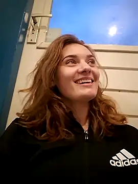 sweetsophie69 online show from 04-09-26, 06:47