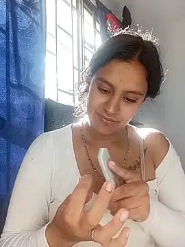 luna E online show from 02-25-26, 08:08