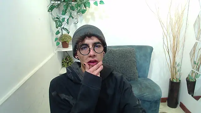 AaronBeer  online show from 02-25-26, 11:43