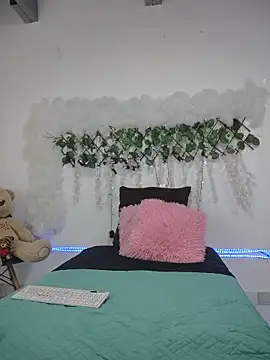 Snapshot of laila_d chatting on 06-10-26, 10:22 laila d online show from 06-10-26, 10:22