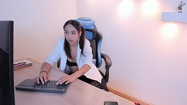 Gaia n Nix online show from 04-12-26, 03:43