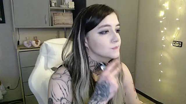 Rin Tozier online show from 04-07-26, 01:07