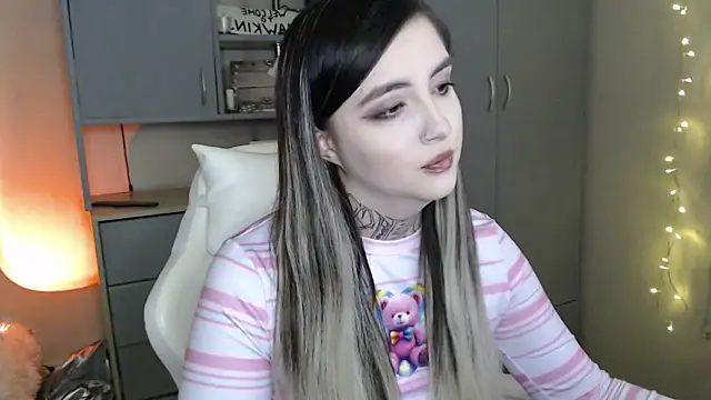 Snapshot of Rin_Tozier chatting on 02-23-26, 12:45 Rin Tozier online show from 02-23-26, 12:45