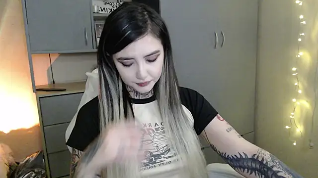 Snapshot of Rin_Tozier chatting on 02-25-26, 12:44 Rin Tozier online show from 02-25-26, 12:44