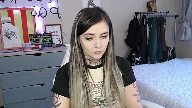 Rin Tozier online show from 04-19-26, 01:06