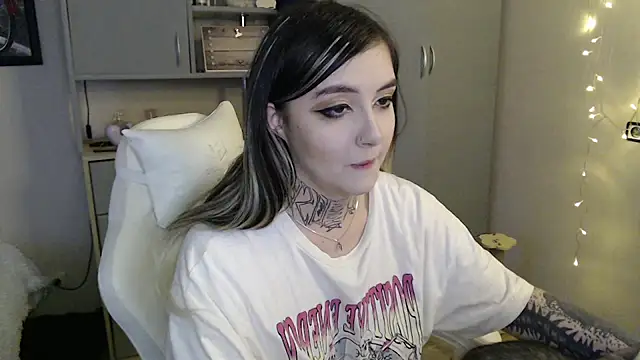 Rin Tozier online show from 04-12-26, 01:31