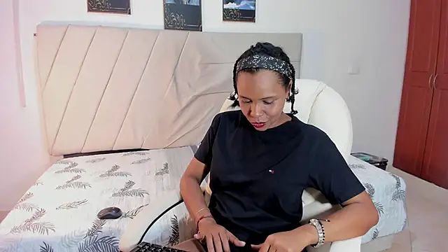 samaraa smith1 online show from 04-15-26, 12:32