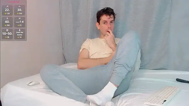 Snapshot of Luc_7 chatting on 02-20-26, 11:39 Luc 7 online show from 02-20-26, 11:39