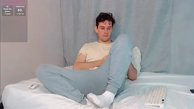 Snapshot of Luc_7 chatting on 02-21-26, 07:38 Luc 7 online show from 02-21-26, 07:38