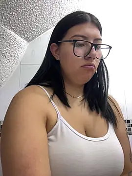 Snapshot of Lismar_fire chatting on 02-18-26, 03:04 Lismar fire online show from 02-18-26, 03:04